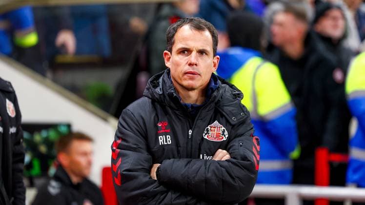 Sunderland v Everton Premier League 03 11 2025. Sunderland Manager RÃ gis Le Bris during the Premier League match between Sunderland and Everton at the Stadium Of Light, Sunderland, England on 3 November 2025. Editorial use only DataCo restrictions apply See www.football-dataco.com , Copyright: xSimonxDaviesx PSI-23160-0012