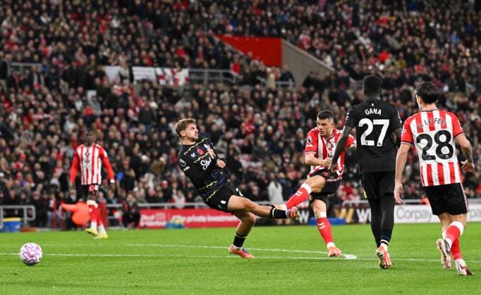 Granit Xhaka of Sunderland scores their first goal Sunderland v Everton, Premier League, Football, Stadium of Light, Sunderland, UK - 03 Nov 2025Sunderland Stadium of Light United Kingdom EDITORIAL USE ONLY No use with unauthorised audio, video, data, fixture lists, club league logos or live services. Online in-match use limited to 120 images, no video emulation. No use in betting, games or single club league player publications. Copyright: xRichardxLee Shutterstockx 15641961at