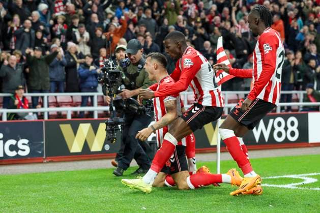 Sunderland v Everton, Premier League Sunderland midfielder Granit Xhaka (34) scores a GOAL 1-1 and celebrates Sunderland forward Bertrand Traore (25) Sunderland forward Wilson Isidor (18) during the Sunderland v Everton English Premier League match at the Stadium of Light, Sunderland, England on 3 November 2025 Credit: Phil Duncan Every Second Media Editorial use only. All images are copyright Every Second Media Limited. No images may be reproduced without prior permission. All rights reserved. Premier League and Football League images are subject to licensing agreements with Football DataCo Limited. see https: www.football-dataco.com Copyright: xIMAGO EveryxSecondxMediax ESM-1653-0044 PhilxDuncanx xEveryxSecondxMediax