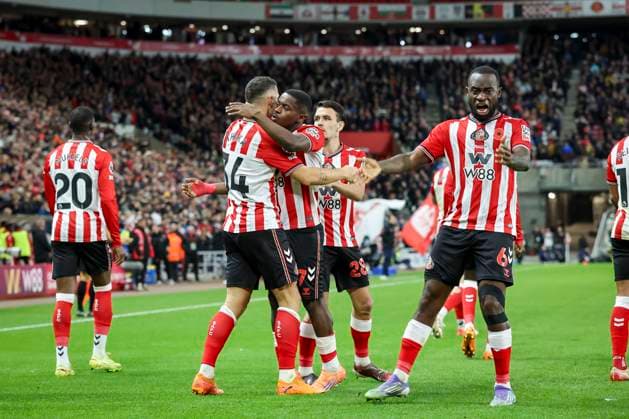 Sunderland v Everton, Premier League Sunderland midfielder Granit Xhaka (34) scores a GOAL 1-1 and celebrates Sunderland defender Lutsharel Geertruida (6) Sunderland midfielder Noah Sadiki (27) during the Sunderland v Everton English Premier League match at the Stadium of Light, Sunderland, England on 3 November 2025 Credit: Phil Duncan Every Second Media Editorial use only. All images are copyright Every Second Media Limited. No images may be reproduced without prior permission. All rights reserved. Premier League and Football League images are subject to licensing agreements with Football DataCo Limited. see https: www.football-dataco.com Copyright: xIMAGO EveryxSecondxMediax ESM-1653-0045 PhilxDuncanx xEveryxSecondxMediax