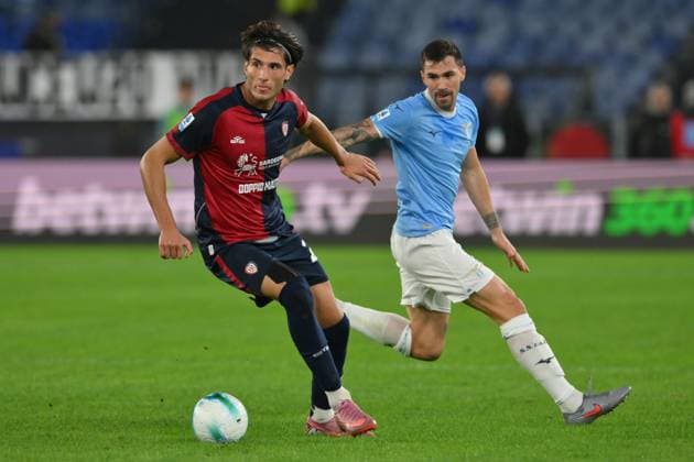 3rd November 2025, Stadio Olimpico, Rome, Italy; Italian Serie A Football; Lazio versus Cagliari; Gennaro Borrelli of Cagliari hol;ds off Alessio Romagnoli of SS Lazio  AllShotLive