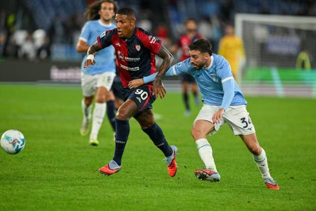 3rd November 2025, Stadio Olimpico, Rome, Italy; Italian Serie A Football; Lazio versus Cagliari; Michael Folorunsho of Cagliari holds off Mario Gila of SS Lazio  AllShotLive