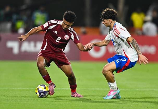 Qatar v Italy: Group A - FIFA U-17 World Cup Qatar 2025 SEIF HASSANEIN (L) of Qatar and LUONGO Andrea of Italy in action during the FIFA U-17 World cup Qatar 2025 group A match between Qatar and Italy in Doha, Qatar, on November 3, 2025 DOHA Qatar Copyright: xNOUSHADx