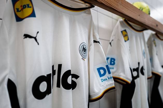 Gummersbach handball women Germany photoshoot jersey Gummersbach Schwalbe Arena Germany