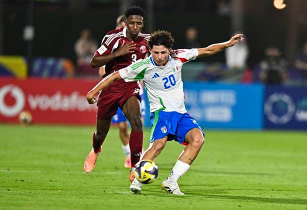Qatar v Italy: Group A - FIFA U-17 World Cup Qatar 2025 SULTAN MAJID (L) of Qatar and LONTANI Simone of Italy in action during the FIFA U-17 World cup Qatar 2025 group A match between Qatar and Italy in Doha, Qatar, on November 3, 2025 DOHA Qatar Copyright: xNOUSHADx