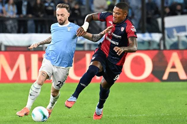 Soccer, serie A Enilive match, SS Lazio v Cagliari Manuel Lazzari of SS Lazio,Michael Folorunsho of Cagliari during the serie A Enilive match between SS Lazio v Cagliari at olimpico stadium in Rome, November 03rd, 2025 Imago-Images Emmefoto Copyright: xImago-Images Emmefotox