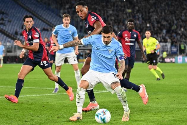 Soccer, serie A Enilive match, SS Lazio v Cagliari Mattia Zaccagni of SS Lazio, Michael Folorunsho of Cagliari during the serie A Enilive match between SS Lazio v Cagliari at olimpico stadium in Rome, November 03rd, 2025 Imago-Images Emmefoto Copyright: xImago-Images Emmefotox