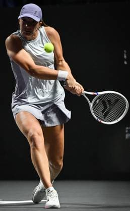 WTA, Tennis Damen Finals 2025 - Day Three RIYADH, SAUDI ARABIA NOVEMBER 3, 2025: Iga Swiatek of Poland plays against Elena Rybakina of Kazakhstan during their group-stage match on Day 3 of the 2025 WTA Finals at King Saud University Indoor Arena in Riyadh, Saudi Arabia, on November 3, 2025. Riyadh Saudi Arabia  Copyright: xSTRx originalFilename:str-wtafinal251103_npa35.jpg