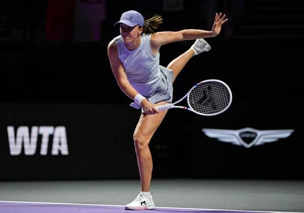 WTA, Tennis Damen Finals 2025 - Day Three RIYADH, SAUDI ARABIA NOVEMBER 3, 2025: Iga Swiatek of Poland plays against Elena Rybakina of Kazakhstan during their group-stage match on Day 3 of the 2025 WTA Finals at King Saud University Indoor Arena in Riyadh, Saudi Arabia, on November 3, 2025. Riyadh Saudi Arabia  Copyright: xSTRx originalFilename:str-wtafinal251103_npv6E.jpg