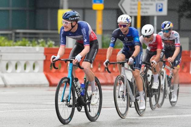 2nd November 2025, Marina Bay Circuit, Marina Bay, Singapore; Tour de France EFGH Singapore Criterium 2025 Cycling; Jordan Jegat of Team France leads a group of riders  StevexFlynn
