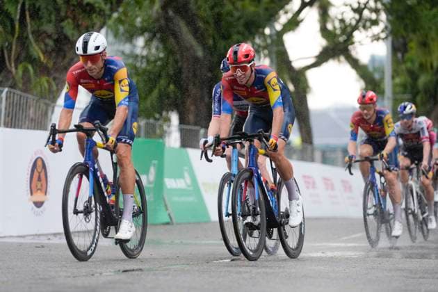 2nd November 2025, Marina Bay Circuit, Marina Bay, Singapore; Tour de France EFGH Singapore Criterium 2025 Cycling; Carlos Verona of Team Lidl Trek leads his team mate Hector Alvarez of Team Lidl Trek through Esplanade Park  StevexFlynn