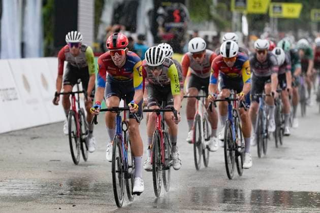 2nd November 2025, Marina Bay Circuit, Marina Bay, Singapore; Tour de France EFGH Singapore Criterium 2025 Cycling; Hector Alvarez of Team Lidl Trek leads the Pelaton  StevexFlynn
