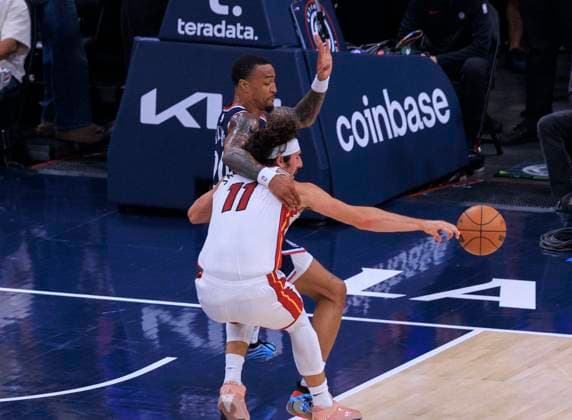 November 3, 2025, Los Angeles, California, USA: Jaime Jaquez Jr. 11 of the Miami Heat is fouled by John Collins 20 of the Los Angeles Clippers during their 2025 NBA, Basketball Herren, USA regular season game on Monday November 3, 2025 at Intuit Dome Arena in Inglewood, California. JAVIER ROJAS PI Los Angeles USA - ZUMAp124 20251103_zaa_p124_066 Copyright: xJavierxRojasx