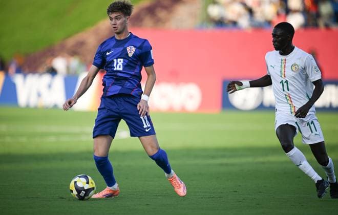 Football, Junior U 17 World Cup 2025 in Doha Qatar Preliminary round 03 11 2025 Group C Senegal Croatia Jona Benkotic left, Croatia vs Victor Mendy right, Senegal