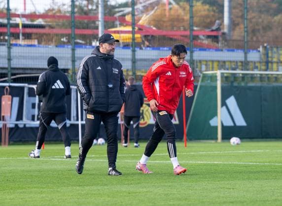Soccer, Men, Season 2025 2026, 1 Bundesliga, 1 FC Union Berlin, Training, f l Coach Steffen Baumgart 1 FC Union Berlin , Woo yeong Jeong 1 FC Union Berlin , 04 11 2025, Copyright: xMatthiasxKochx