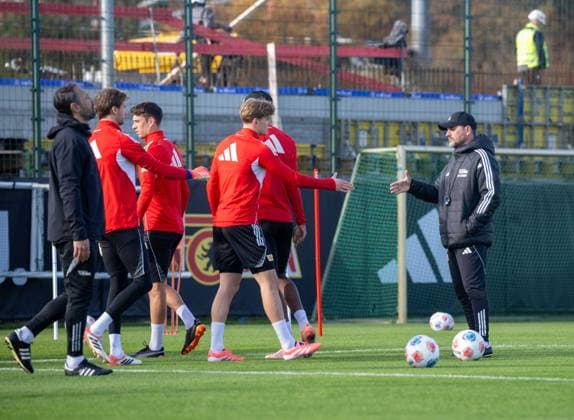 Soccer, Men, Season 2025 2026, 1 Bundesliga, 1 FC Union Berlin, Training, f l Co Coach Danilo de Souza 1 FC Union Berlin , Goalkeeper Frederik Rönnow 1 FC Union Berlin , Janik Haberer 1 FC Union Berlin , Aljoscha Kemlein 1 FC Union Berlin , Ilyas Ansah 1 FC Union Berlin , Coach Steffen Baumgart 1 FC Union Berlin , 04 11 2025, Copyright: xMatthiasxKochx