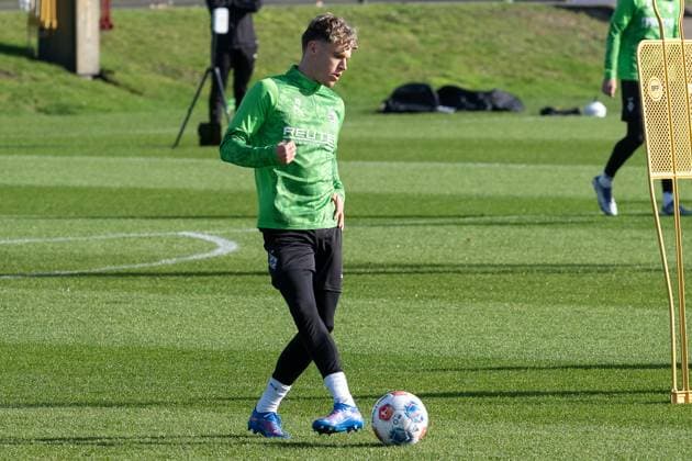 04 11 2025, Soccer 1 Bundesliga, Season 2025 2026, public training, Borussia Moenchengladbach at the training ground at Borussia Park Robin Hack Borussia Moenchengladbach, 25 during passport exercises Photo Kirchner Media Thomas Haesler Copyright: xKirchner-Media ThomasxHaeslerx