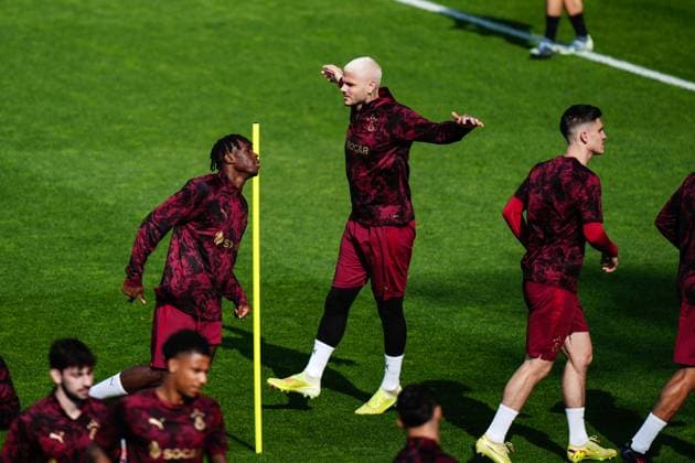 Ahead of Galatasaray and Ajax- UEFA Champions League ISTANBUL, TURKIYE - NOVEMBER 4: Wilfried Singo (L) and Mauro Icardi of Galatasaray attend training session at Kemerburgaz Metin Oktay Facilities ahead of UEFA Champions League 4th week football match between Galatasaray and Ajax in Istanbul, Turkiye on November 4, 2025. Hakan Akgun Anadolu Istanbul Turkey. Editorial use only. Please get in touch for any other usage.  Copyright: x2025xAnadoluxHakanxAkgunx