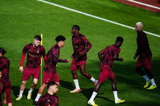 Ahead of Galatasaray and Ajax- UEFA Champions League ISTANBUL, TURKIYE - NOVEMBER 4: Roland Sallai (L), Gabriel Sara (2nd L), Wilfried Singo (3rd L) and Mauro Icardi (R) of Galatasaray attend training session at Kemerburgaz Metin Oktay Facilities ahead of UEFA Champions League 4th week football match between Galatasaray and Ajax in Istanbul, Turkiye on November 4, 2025. Hakan Akgun Anadolu Istanbul Turkey. Editorial use only. Please get in touch for any other usage.  Copyright: x2025xAnadoluxHakanxAkgunx