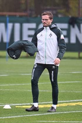 GER, 1 FBL, Werder Bremen Training 04 11 2025, Trainingsgelaende am WESERSTADION Platz 4 5, Bremen, GER, 1 FBL, Werder Bremen Training Günther Guenther Stoxreiter Athletic Trainer Werder Bremen nordphotoxGmbHxx xKokenge nph00001