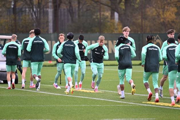 GER, 1 FBL, Werder Bremen Training 04 11 2025, Trainingsgelaende am WESERSTADION Platz 4 5, Bremen, GER, 1 FBL, Werder Bremen Training Topp Keke WerderË½BremenË½ 09 Julian Malatini WerderË½Bremen 22 Senne Lynen Werder Bremen 14 nordphotoxGmbHxx xKokenge nph00001