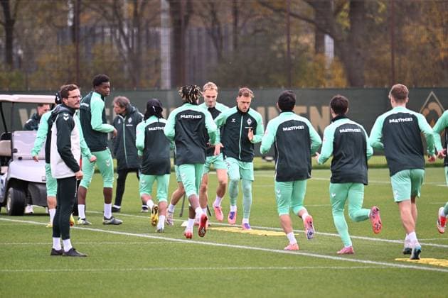 GER, 1 FBL, Werder Bremen Training 04 11 2025, Trainingsgelaende am WESERSTADION Platz 4 5, Bremen, GER, 1 FBL, Werder Bremen Training Senne Lynen Werder Bremen 14 Amos Pieper Werder Bremen 05 nordphotoxGmbHxx xKokenge nph00001