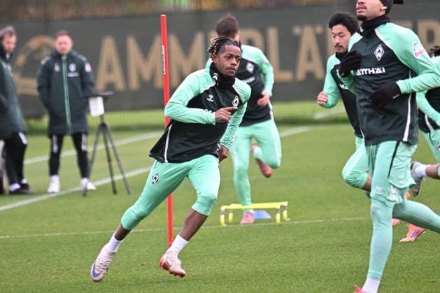 GER, 1 FBL, Werder Bremen Training 04 11 2025, Trainingsgelaende am WESERSTADION Platz 4 5, Bremen, GER, 1 FBL, Werder Bremen Training Mbangula Samuel SV Werder Bremen 07 nordphotoxGmbHxx xKokenge nph00001