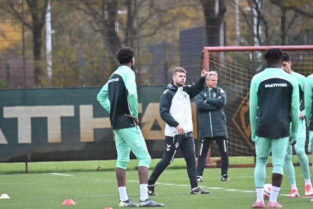 GER, 1 FBL, Werder Bremen Training 04 11 2025, Trainingsgelaende am WESERSTADION Platz 4 5, Bremen, GER, 1 FBL, Werder Bremen Training RAPHAEL DUARTE Co Trainer Werder Bremen Horst Steffen SV Werder Bremen Trainer nordphotoxGmbHxx xKokenge nph00001