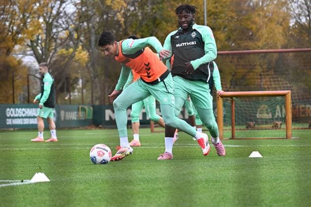 GER, 1 FBL, Werder Bremen Training 04 11 2025, Trainingsgelaende am WESERSTADION Platz 4 5, Bremen, GER, 1 FBL, Werder Bremen Training Boniface Victor Werder Bremen U23 Julian Malatini WerderË½Bremen 22 nordphotoxGmbHxx xKokenge nph00001