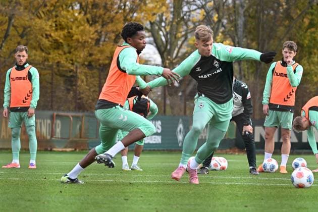 GER, 1 FBL, Werder Bremen Training 04 11 2025, Trainingsgelaende am WESERSTADION Platz 4 5, Bremen, GER, 1 FBL, Werder Bremen Training Topp Keke WerderË½BremenË½ 09 Skelly Alvero Werder Bremen 28 nordphotoxGmbHxx xKokenge nph00001
