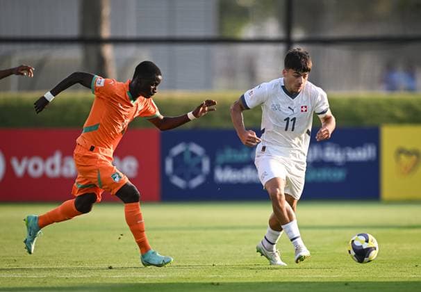 Football, Juniors U 17 World Cup 2025 Doha Qatar Preliminary round 03 11 2025 Group F Ivory Coast Switzerland Nevio Scherrer right, Switzerland vs Kouassi Kouadio left, Ivory Coast