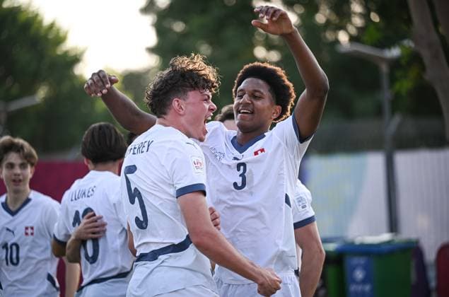 Football, Juniors U 17 World Cup 2025 Doha Qatar Preliminary round 03 11 2025 Group F Ivory Coast Switzerland TEAM CELEBRATION Switzerland Goal scorers for 0 1 Gil Zufferey center and Olivier Mambwa re