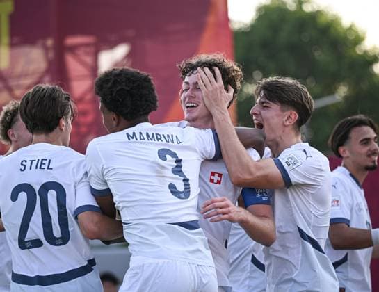 Football, Junior U 17 World Cup 2025 Doha Qatar Preliminary round 03 11 2025 Group F Ivory Coast Switzerland TEAM CELEBRATION Switzerland Jill Stiel, Olivier Mambwa, goal scorer to 0 1 Gil Zufferey and Erblin Sadikaj from left