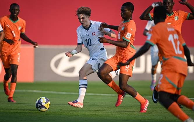 Football, Juniors U 17 World Cup 2025 Doha Qatar Preliminary Round 03 11 2025 Group F Ivory Coast Switzerland Mladen Mijajlovic center, Switzerland vs Daan Yoboue right, Ivory Coast