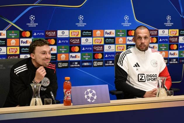 AMSTERDAM - Youri Regeer and Ajax coach Johnny Heitinga during the press conference, PK, Pressekonferenz before the Champions League match against Galatasaray at the De Toekomst sports complex on November 4, 2025, in Amsterdam, Netherlands. ANP OLAF KRAAK UEFA Champions League 2025-2026 xVIxANPxSportx xxANPxIVx 541204100 originalFilename: 541204100.jpg