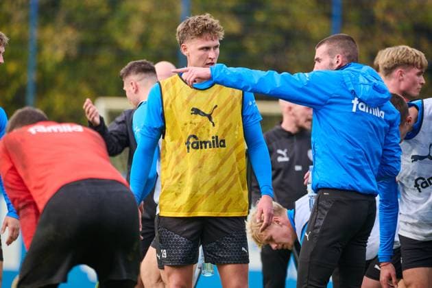 04 11 2025, Football, Men, 2 BL, Season 2025 2026, Training Holstein Kiel Trouble and discussion between Phil Harres and David Zec Kiel, Projensdorf Projensdorf, Training ground, Rase Schleswig Holstein Germany