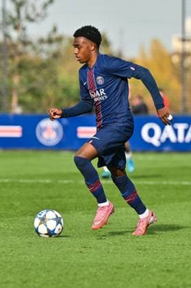 Uefa Youth League Paris Saint Germain U19 FC Bayern Munich U19 04 11 2025 PARIS, FRANCE 4 NOVEMBER on the ball Elijah LY PSG U19 29 during the league match between Paris Saint Germain U19 and FC Bayern Munich U19 on UEFA Youth League matchday 4 at PSG Campus on 04 11 2025 Copyright: xBEAUTIFULxSPORTS Goldbergx