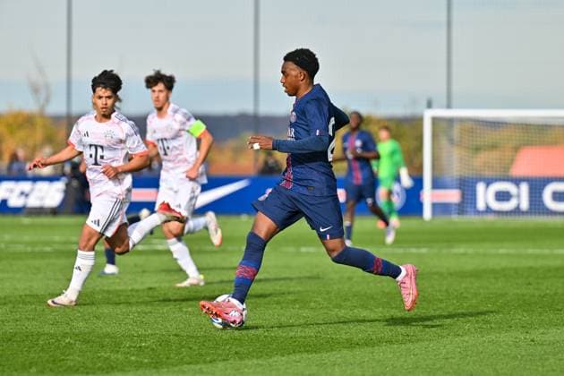 Uefa Youth League Paris Saint Germain U19 FC Bayern Munich U19 04 11 2025 PARIS, FRANCE 4 NOVEMBER on the ball Elijah LY PSG U19 29 during the league match between Paris Saint Germain U19 and FC Bayern Munich U19 on UEFA Youth League matchday 4 at PSG Campus on 04 11 2025 Copyright: xBEAUTIFULxSPORTS Goldbergx