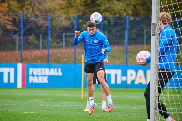 04 11 2025, Football, Men, 2 BL, Season 2025 2026, Training Holstein Kiel Adrian Kapralik Kiel, Projensdorf Projensdorf, Training ground, Rase Schleswig Holstein Germany