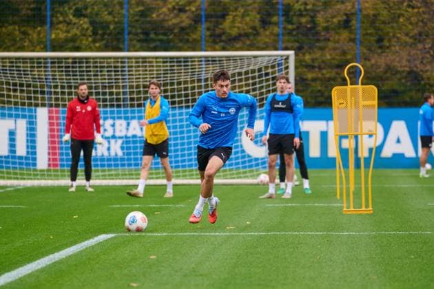 04 11 2025, Football, Men, 2 BL, Season 2025 2026, Training Holstein Kiel Adrian Kapralik Kiel, Projensdorf Projensdorf, Training ground, Rase Schleswig Holstein Germany