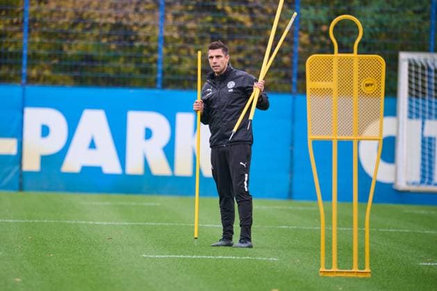 04 11 2025, Football, Men, 2 BL, Season 2025 2026, Training Holstein Kiel Coach Marcel Rapp Kiel, Projensdorf Projensdorf, Training ground, Rase Schleswig Holstein Germany
