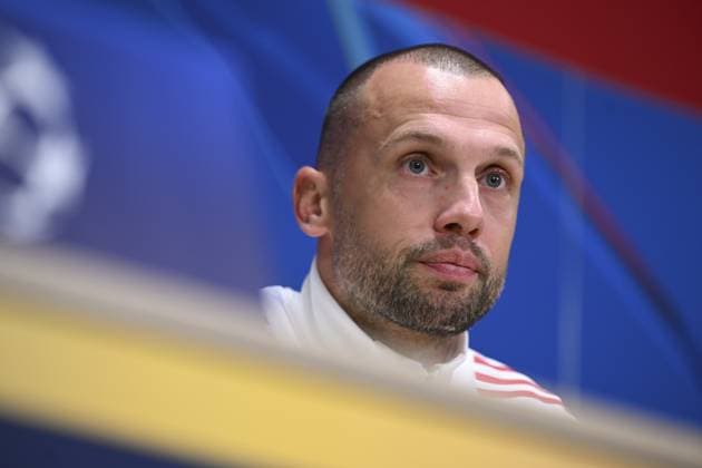 Ahead of UEFA Champions League: Ajax v Galatasaray AMSTERDAM, NETHERLANDS - NOVEMBER 4: Ajax head coach John Heitinga and midfielder Youri Regeer (not seen) hold a press conference, PK, Pressekonferenz at Johan Cruijff Arena ahead of their UEFA Champions League week 4 match against Galatasaray, in Amsterdam, Netherlands, on November 4, 2025. Halil Sagirkaya Anadolu Amsterdam Netherlands. Editorial use only. Please get in touch for any other usage.  Copyright: x2025xAnadoluxHalilxSagirkayax