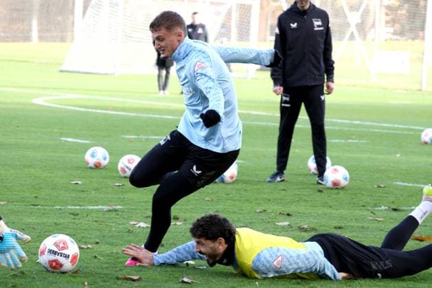 2 FBL, Hertha BSC Training, 04 11 2025, Hertha BSC Training, Sportforum, in the picture Michael Cuisance Hertha BSC Berlin 10 , Agustn Rogel Hertha BSC Berlin 3 nordphotoxGmbHx xEngler nph00076