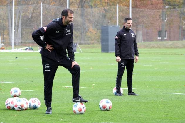 2 FBL, Hertha BSC Training, 04 11 2025, Hertha BSC Training, Sportforum, in the picture Co-Trainer Andre Mijatovic Hertha BSC Berlin , Head Coach Stefan Leitl Hertha BSC Berlin nordphotoxGmbHx xEngler nph00076