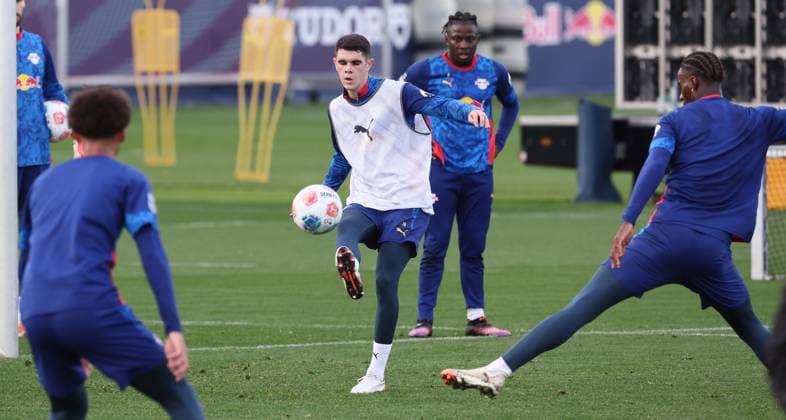Leipzig, 04 11 2025, Red Bull Training Center on Cottaweg, Academy, Football, Rasenballsport Leipzig, Training RB Leipzig, In the picture Kosta Nedeljkovic 19, RB Leipzig ,
