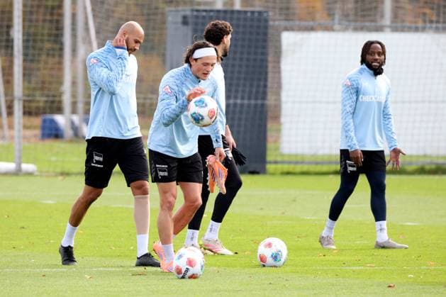 2 FBL, Hertha BSC Training, 04 11 2025, Hertha BSC Training, Sportforum, in the picture Fabian Reese Hertha BSC Berlin 11 , John Anthony Brooks Hertha BSC Berlin 25 , Agustn Rogel Hertha BSC Berlin 3 , Deyovaisio Zeefuik Hertha BSC Berlin 42 nordphotoxGmbHx xEngler nph00076