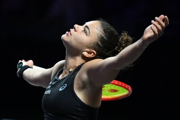 WTA, Tennis Damen Finals 2025 in Riyadh - Day Four RIYADH, SAUDI ARABIA - NOVEMBER 4: Coco Gauff (not seen) of the United States plays against Jasmine Paolini of Italy during their second group-stage match on Day 4 of the 2025 WTA Finals, part of the Hologic WTA Tour, at King Saud University Indoor Arena in Riyadh, Saudi Arabia, on November 4, 2025. Artur Widak Anadolu Riyadh Saudi Arabia. Editorial use only. Please get in touch for any other usage.  Copyright: x2025xAnadoluxArturxWidakx