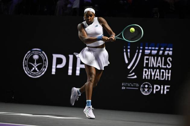 WTA, Tennis Damen Finals 2025 in Riyadh - Day Four RIYADH, SAUDI ARABIA - NOVEMBER 4: Coco Gauff of the United States plays against Jasmine Paolini (not seen) of Italy during their second group-stage match on Day 4 of the 2025 WTA Finals, part of the Hologic WTA Tour, at King Saud University Indoor Arena in Riyadh, Saudi Arabia, on November 4, 2025. Artur Widak Anadolu Riyadh Saudi Arabia. Editorial use only. Please get in touch for any other usage.  Copyright: x2025xAnadoluxArturxWidakx