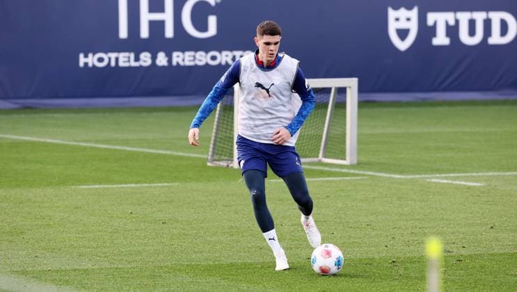 Leipzig, 04 11 2025, Red Bull Training Center on Cottaweg, Academy, Football, Rasenballsport Leipzig, Training RB Leipzig, In the picture Kosta Nedeljkovic 19, RB Leipzig ,