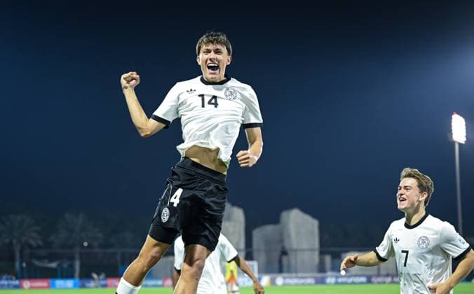 Football, Juniors U 17 World Cup 2025 Doha Qatar Preliminary round 04 11 2025 Group G Germany Colombia CHEERS Germany Goalscorer to 1 0 Toni Langsteiner left and Benjamin Ley right